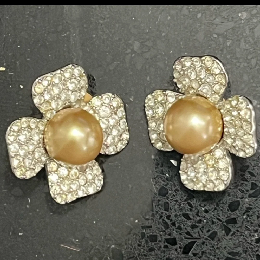 Kenneth J Lane KJL vintage gold pearl crystal silver clip on floral earrings QVC - Picture 2 of 5
